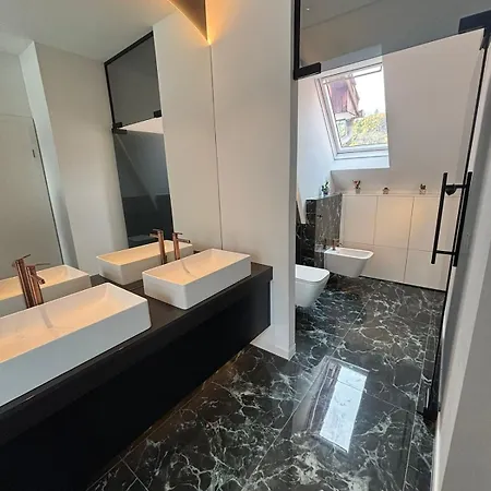 House In A Location Апартаменти *
